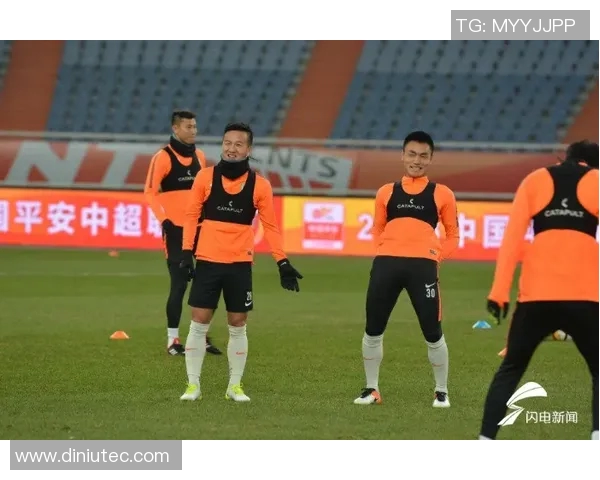 鲁能与上港激战正酣文字直播全程回顾精彩瞬间与赛场动态