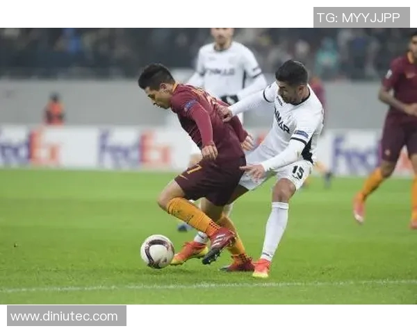 登克尔克与莫尔德的激烈对决揭示足球战术与团队协作的魅力